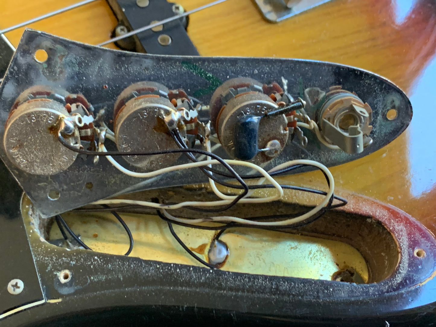 1975 Fender Jazz Bass LEFTY Left-Handed Sunburst | 100% Original Vintage!