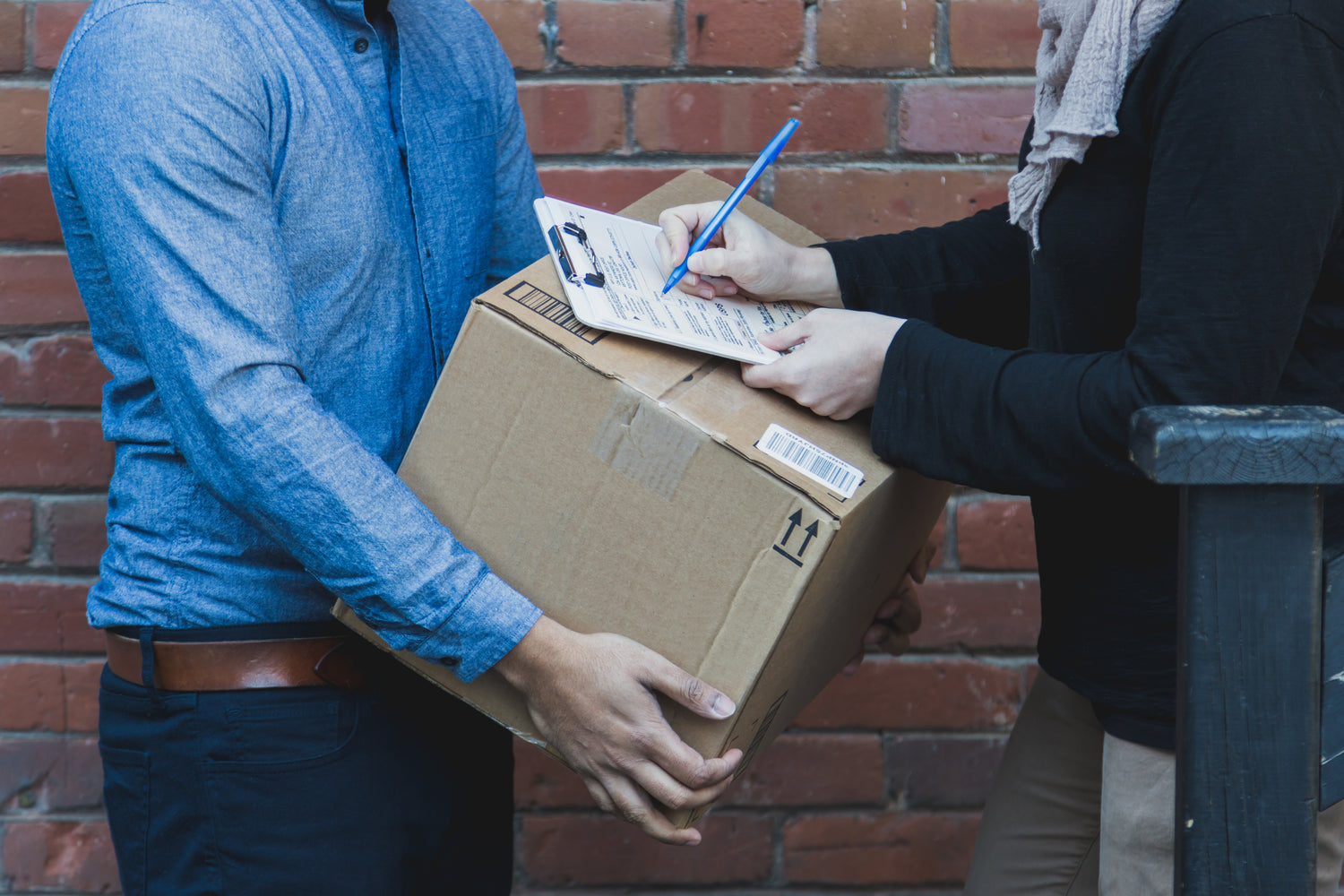 Insurance signing for a shipping box