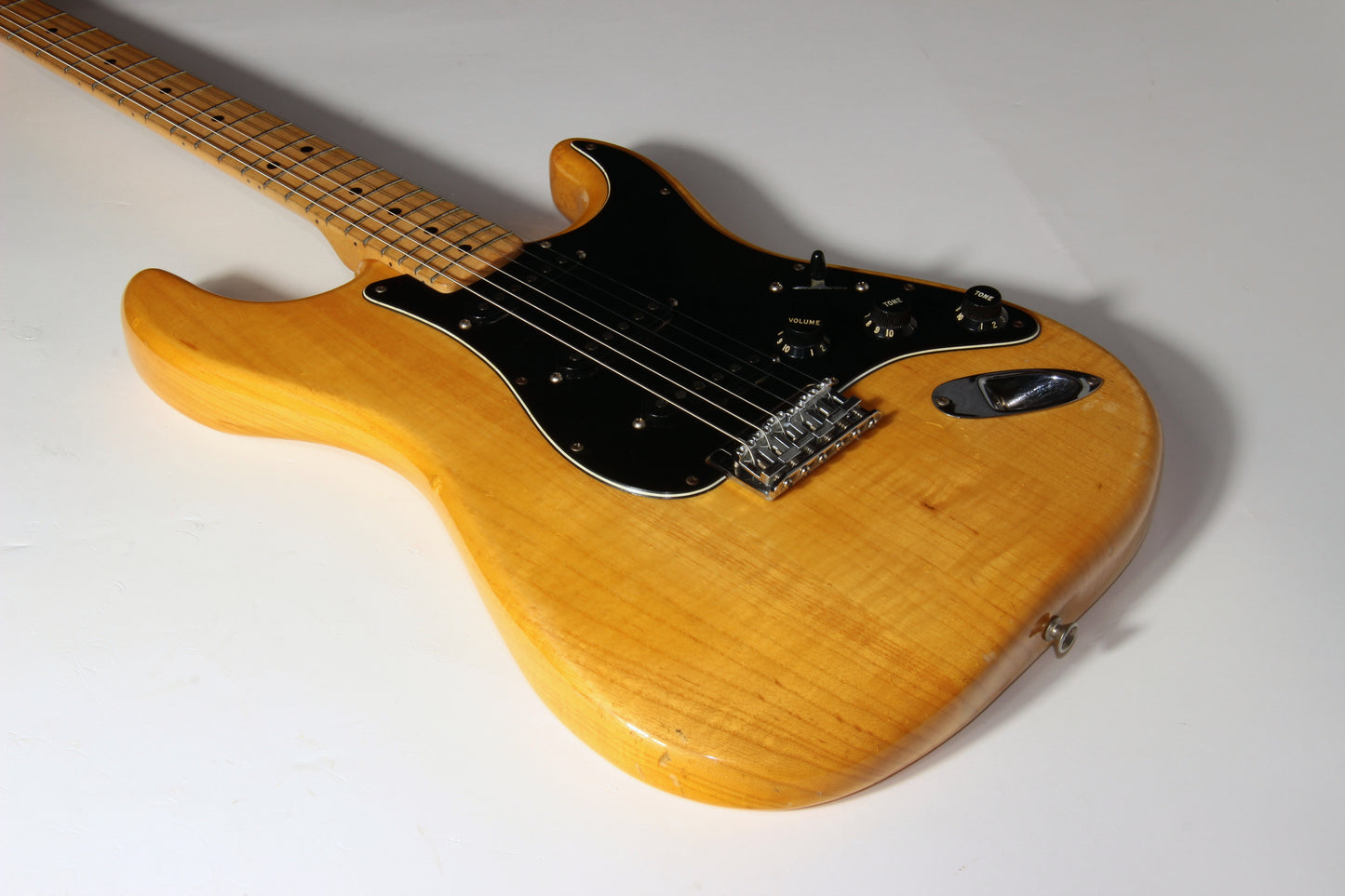 LIGHT! 1977 Fender Stratocaster FLAMED ASH Natural - Maple Neck Strat Vintage USA 1970's Hardtail