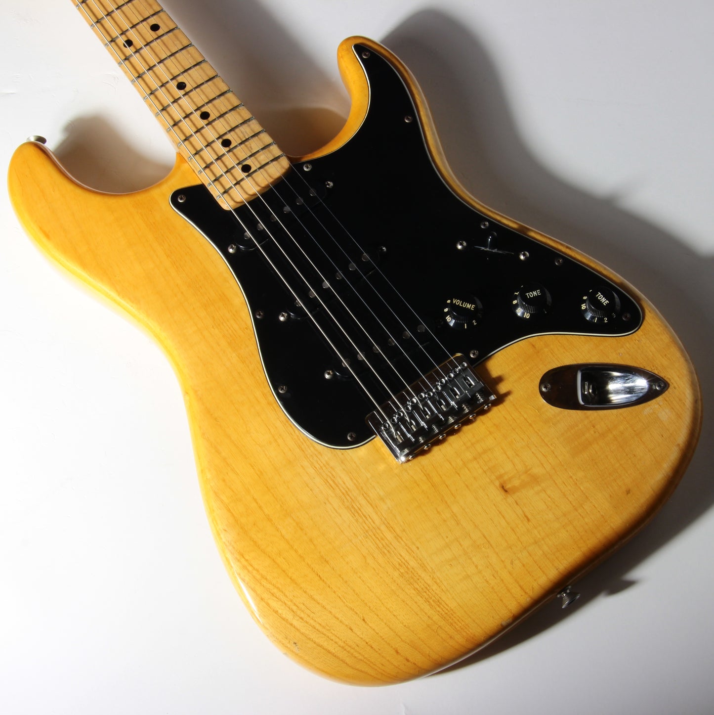 LIGHT! 1977 Fender Stratocaster FLAMED ASH Natural - Maple Neck Strat Vintage USA 1970's Hardtail