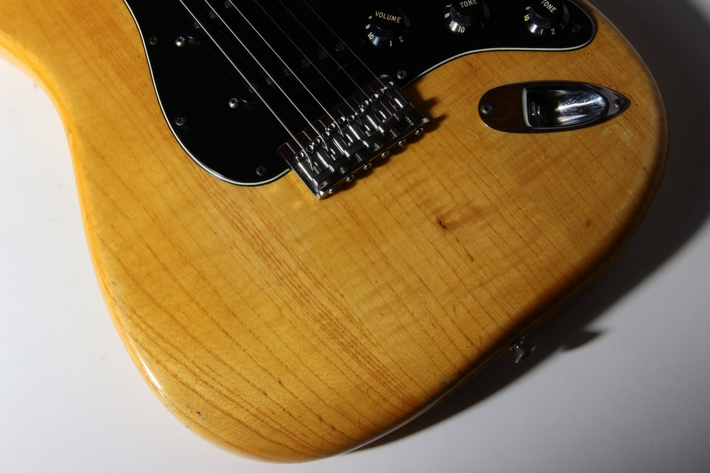 LIGHT! 1977 Fender Stratocaster FLAMED ASH Natural - Maple Neck Strat Vintage USA 1970's Hardtail