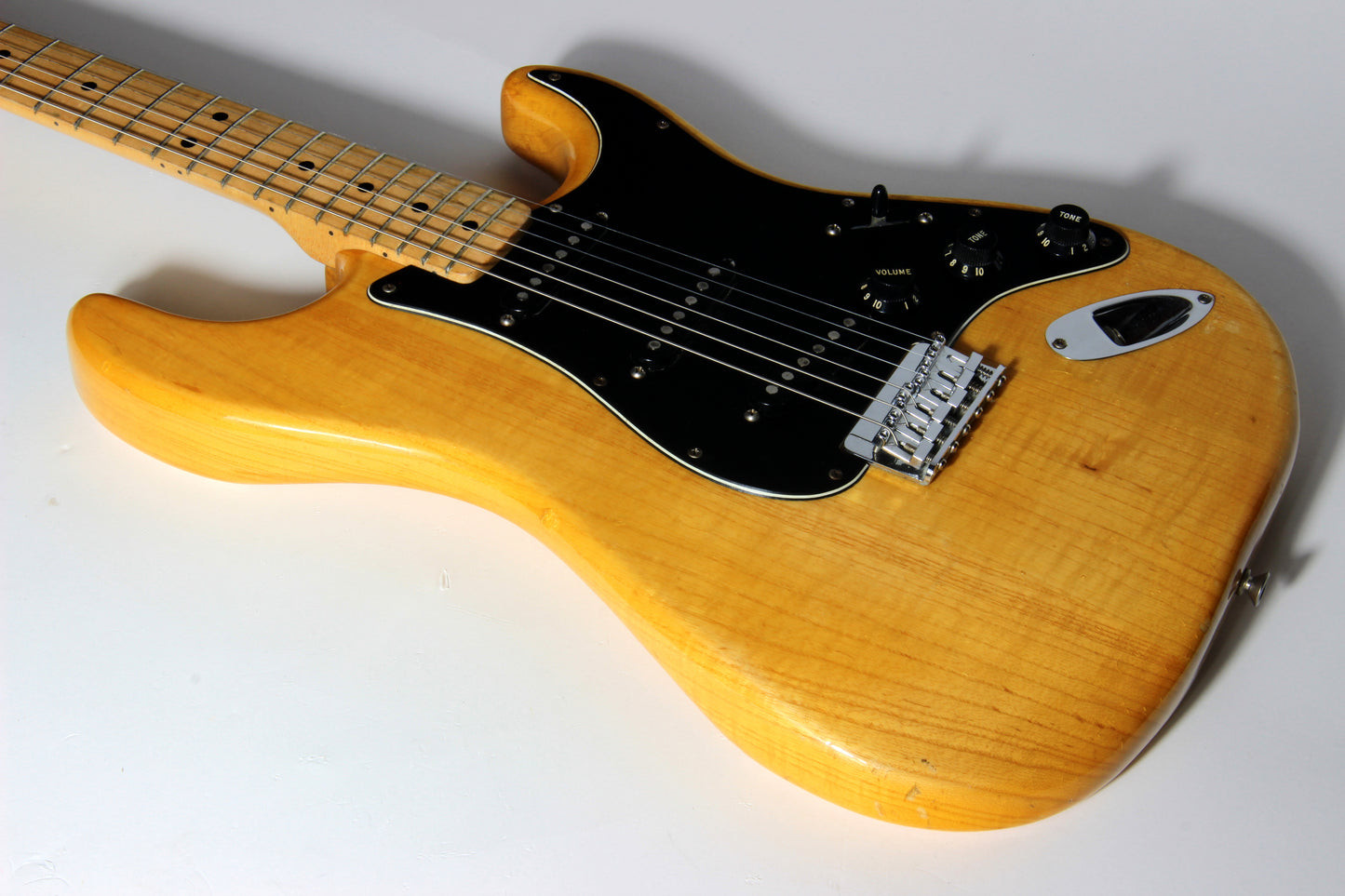 LIGHT! 1977 Fender Stratocaster FLAMED ASH Natural - Maple Neck Strat Vintage USA 1970's Hardtail