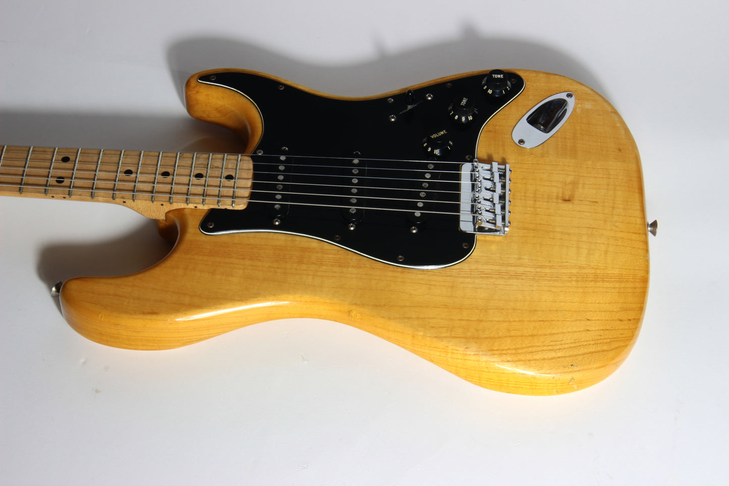 LIGHT! 1977 Fender Stratocaster FLAMED ASH Natural - Maple Neck Strat Vintage USA 1970's Hardtail