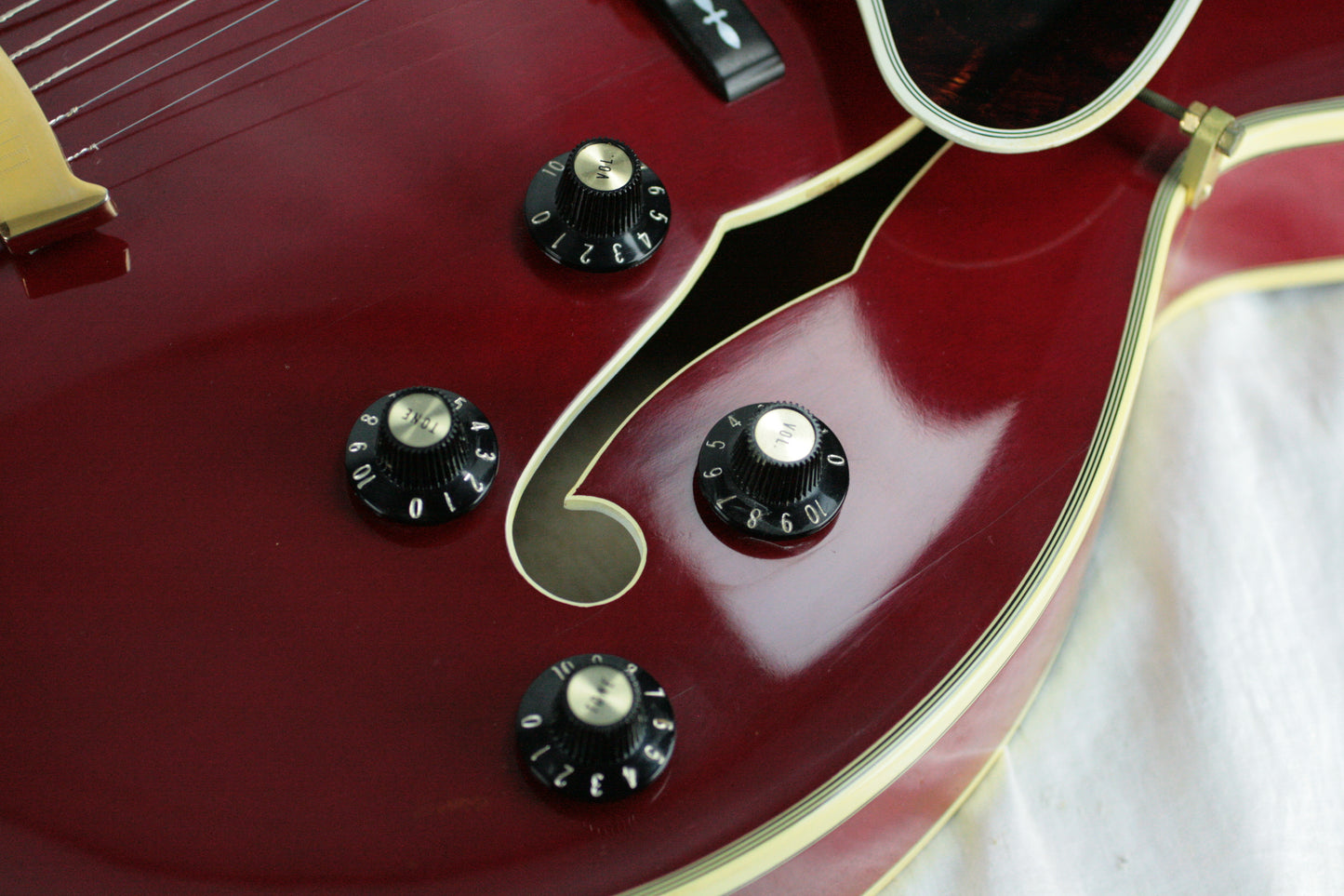INCREDIBLY RARE 1980 Gibson Byrdland w/ F5 Mandolin Headstock! CHERRY RED! es335 one off
