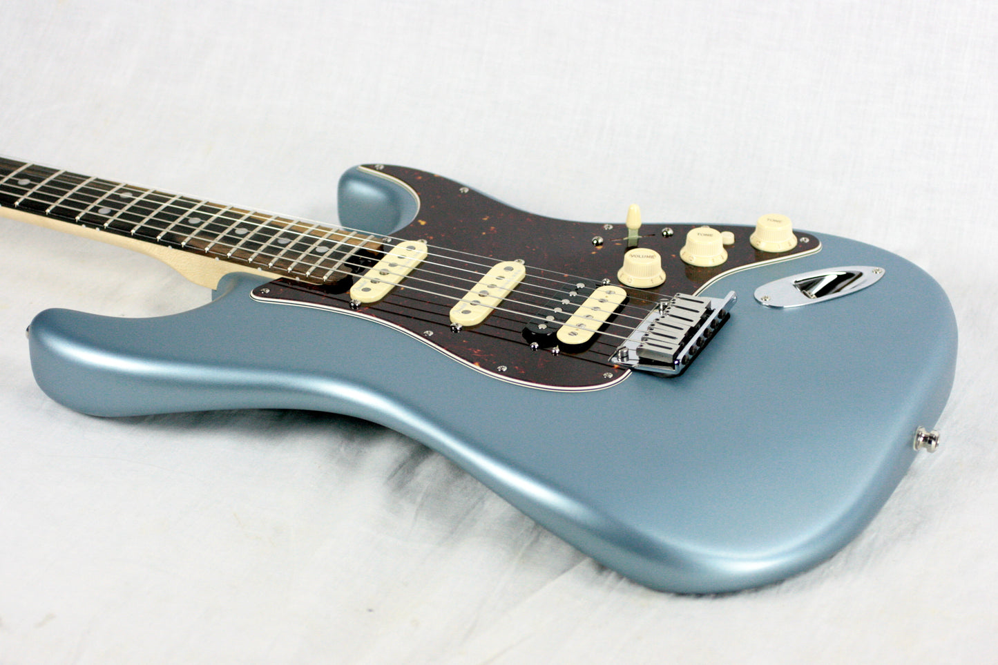 2018 Fender American Elite Stratocaster HSS EBONY Shawbucker Satin Ice Blue Metallic USA Strat