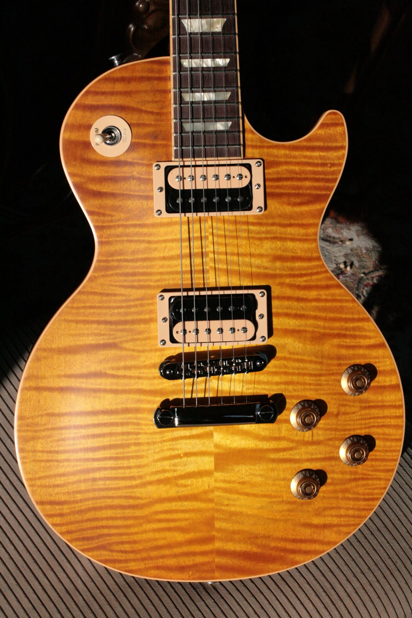 MINTY 2007 Gibson Les Paul Standard Flametop Honeyburst plus Zebra Pickups Slash 50's neck! 7.2 lbs!