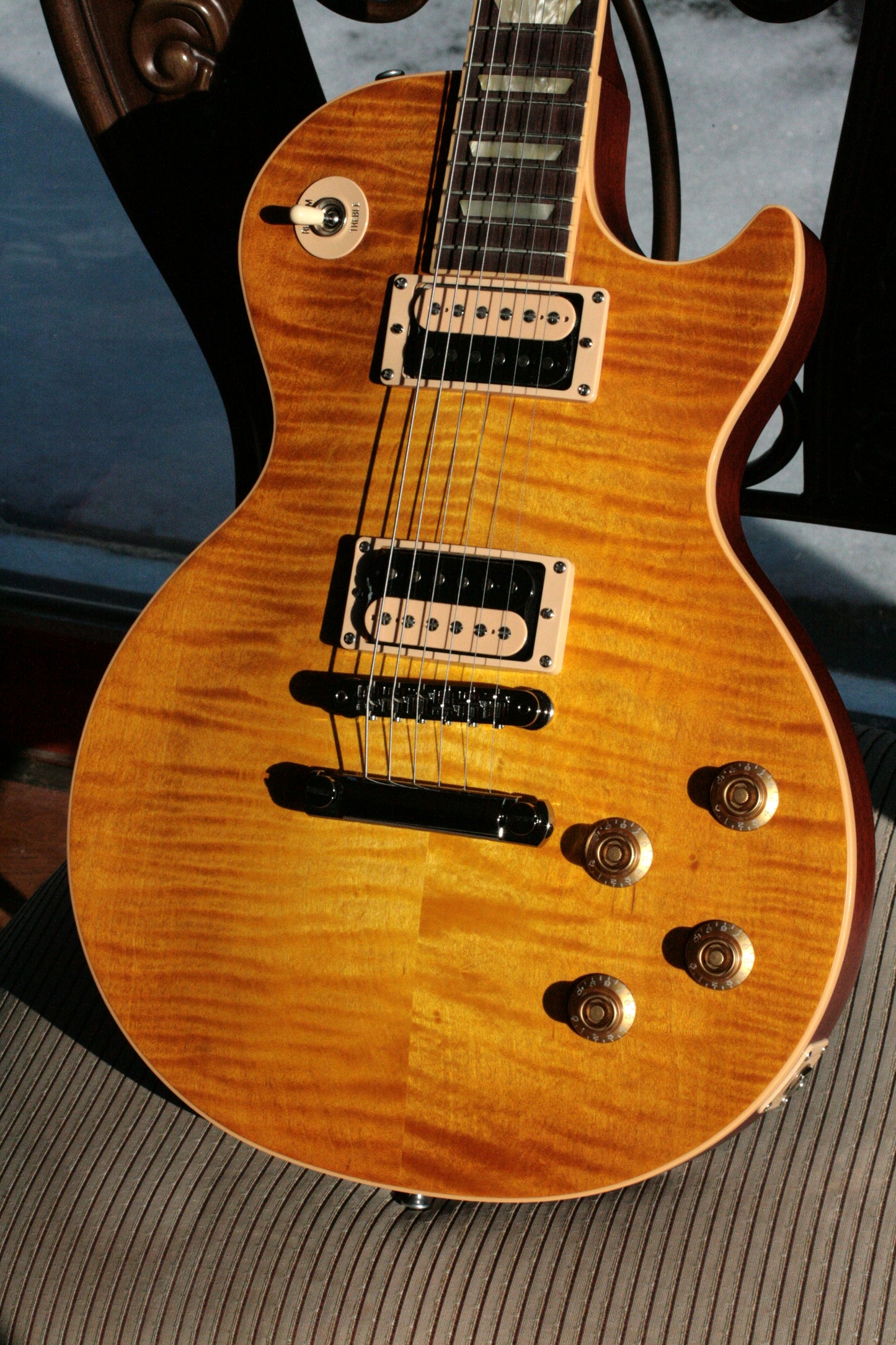 MINTY 2007 Gibson Les Paul Standard Flametop Honeyburst plus Zebra Pickups Slash 50's neck! 7.2 lbs!