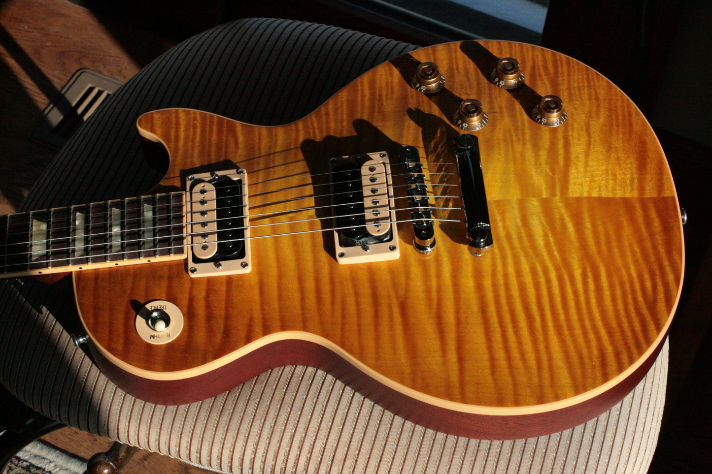 MINTY 2007 Gibson Les Paul Standard Flametop Honeyburst plus Zebra Pickups Slash 50's neck! 7.2 lbs!
