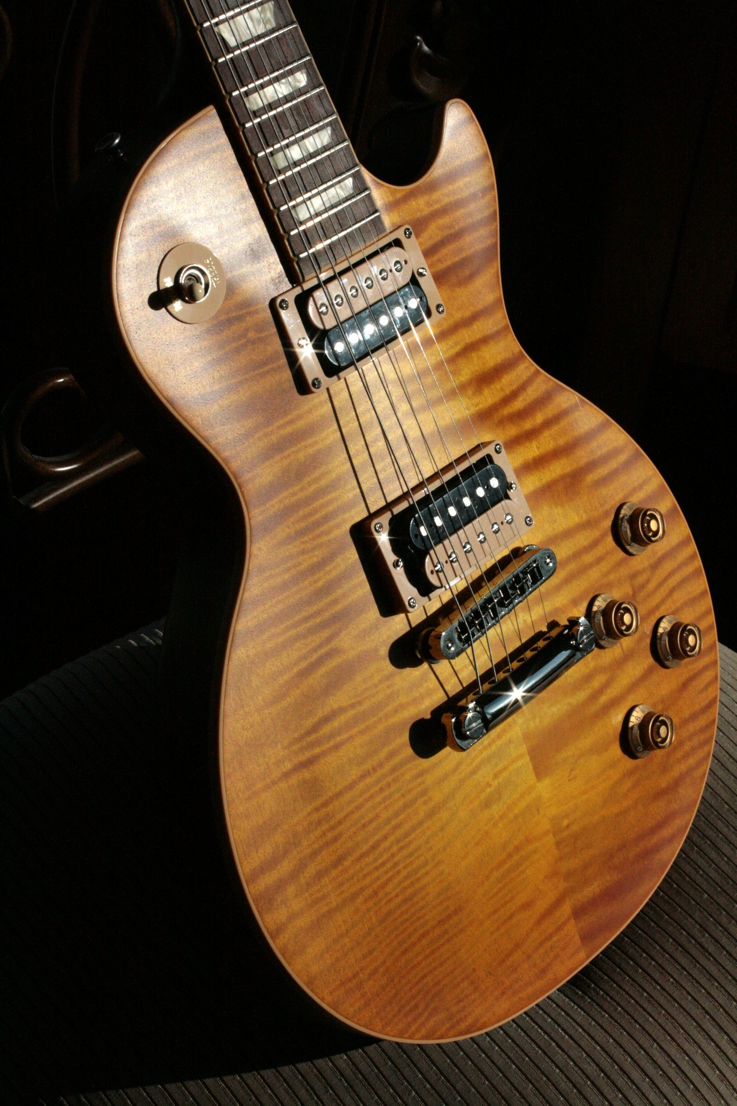 MINTY 2007 Gibson Les Paul Standard Flametop Honeyburst plus Zebra Pickups Slash 50's neck! 7.2 lbs!