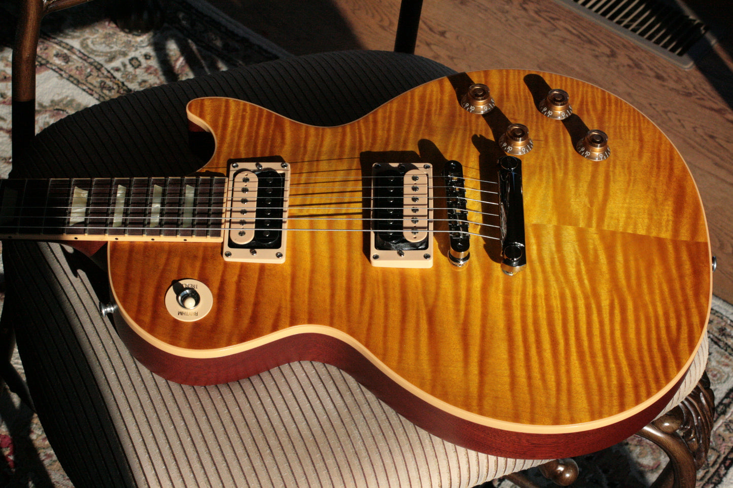 MINTY 2007 Gibson Les Paul Standard Flametop Honeyburst plus Zebra Pickups Slash 50's neck! 7.2 lbs!