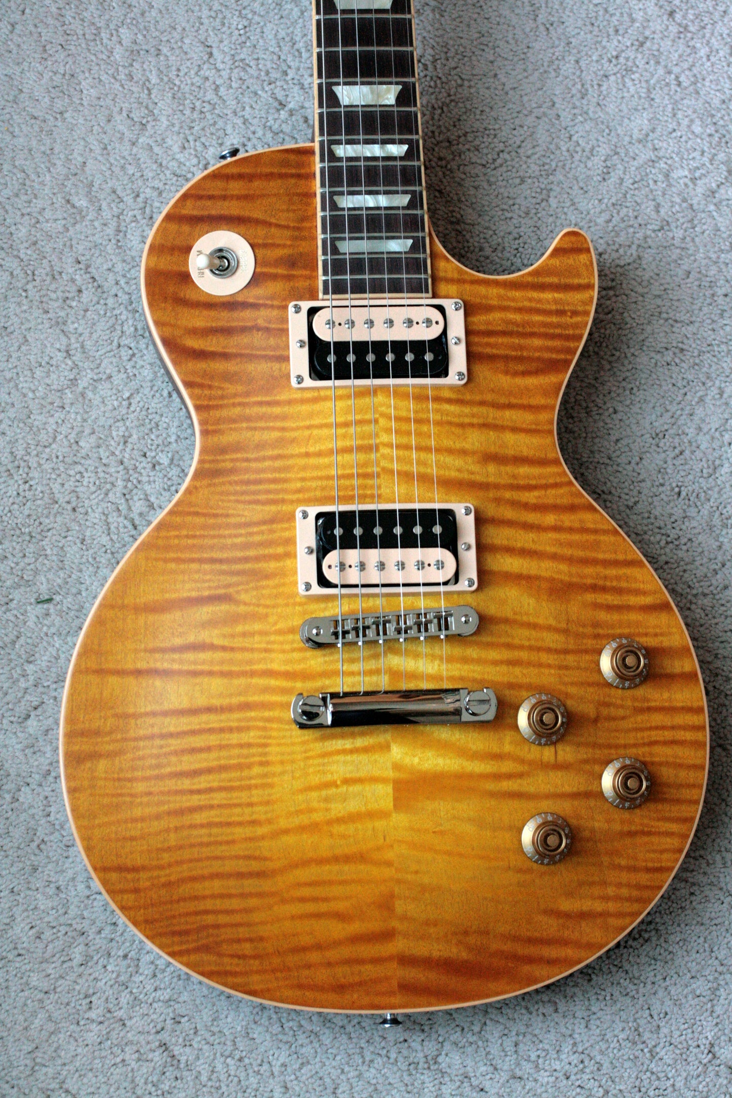 MINTY 2007 Gibson Les Paul Standard Flametop Honeyburst plus Zebra Pickups Slash 50's neck! 7.2 lbs!