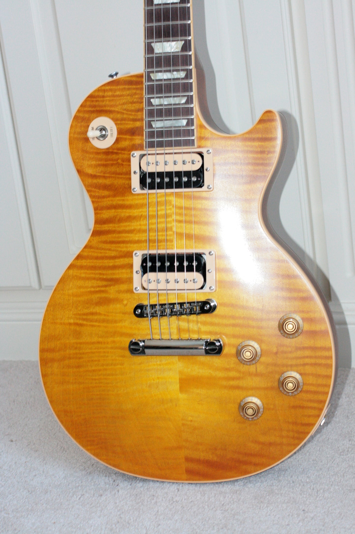 MINTY 2007 Gibson Les Paul Standard Flametop Honeyburst plus Zebra Pickups Slash 50's neck! 7.2 lbs!