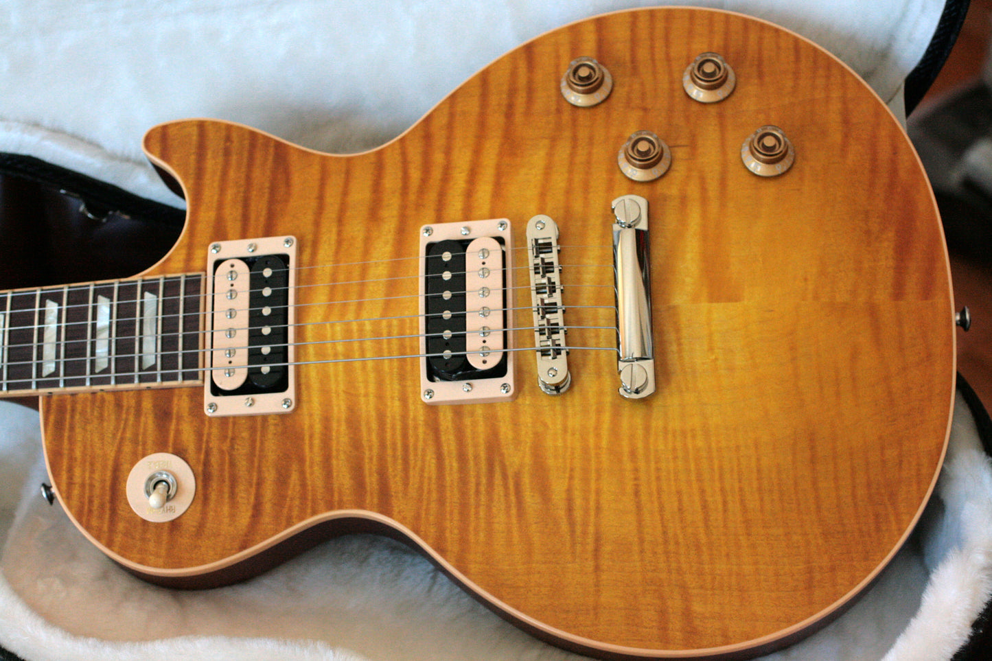 MINTY 2007 Gibson Les Paul Standard Flametop Honeyburst plus Zebra Pickups Slash 50's neck! 7.2 lbs!