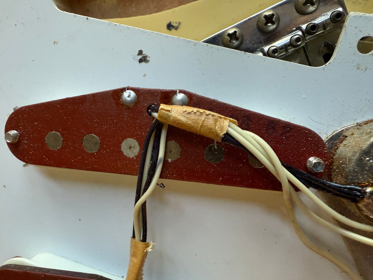 1982 Fender '57 American Vintage Reissue Fullerton Stratocaster 1957 Olympic “Vintage White” RED BOBBIN PICKUPS Very Early RI! AVRI