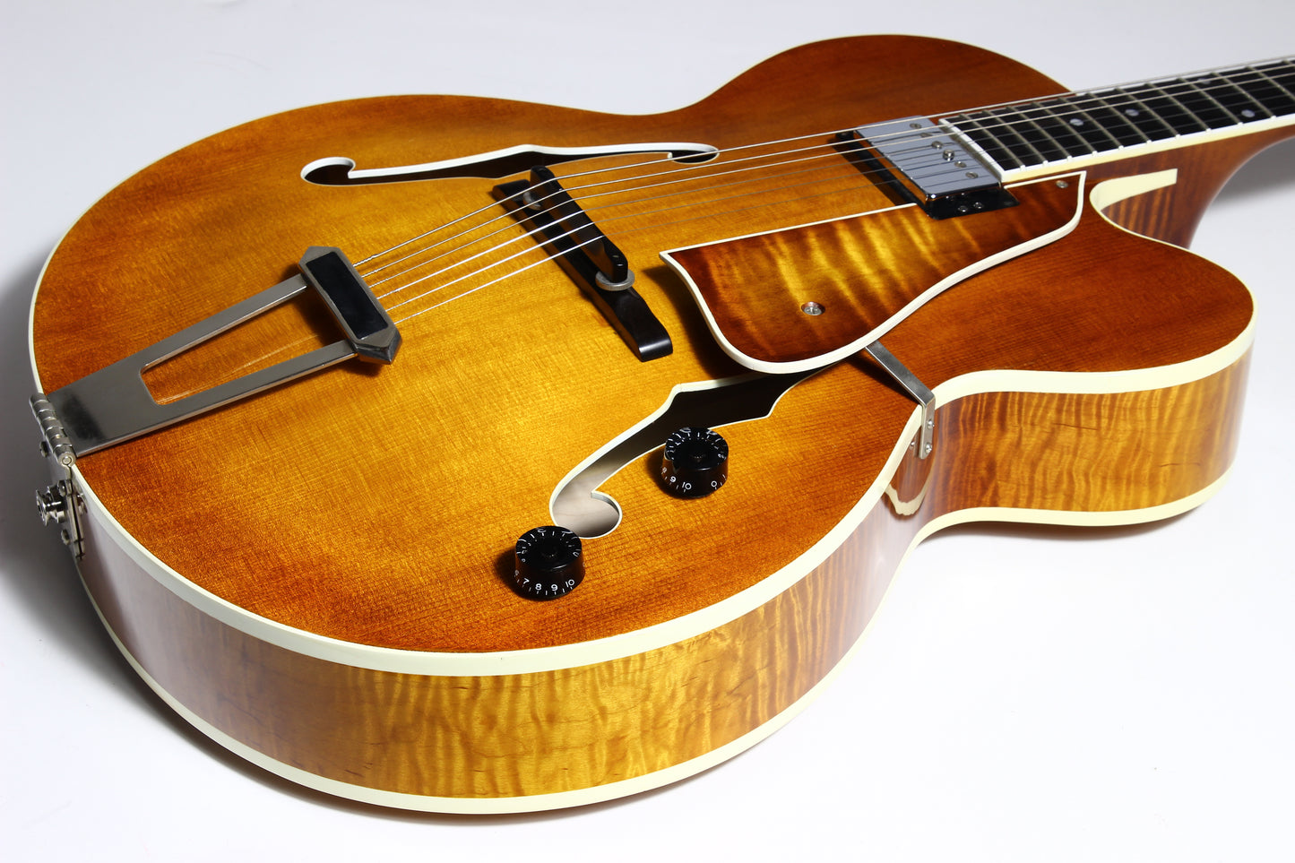 1994 Heritage USA Eagle Classic Archtop Guitar  ASB Almond Sunburst! Spruce Top, Maple Back/Sides