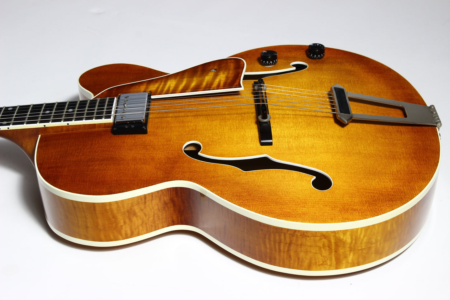 1994 Heritage USA Eagle Classic Archtop Guitar  ASB Almond Sunburst! Spruce Top, Maple Back/Sides