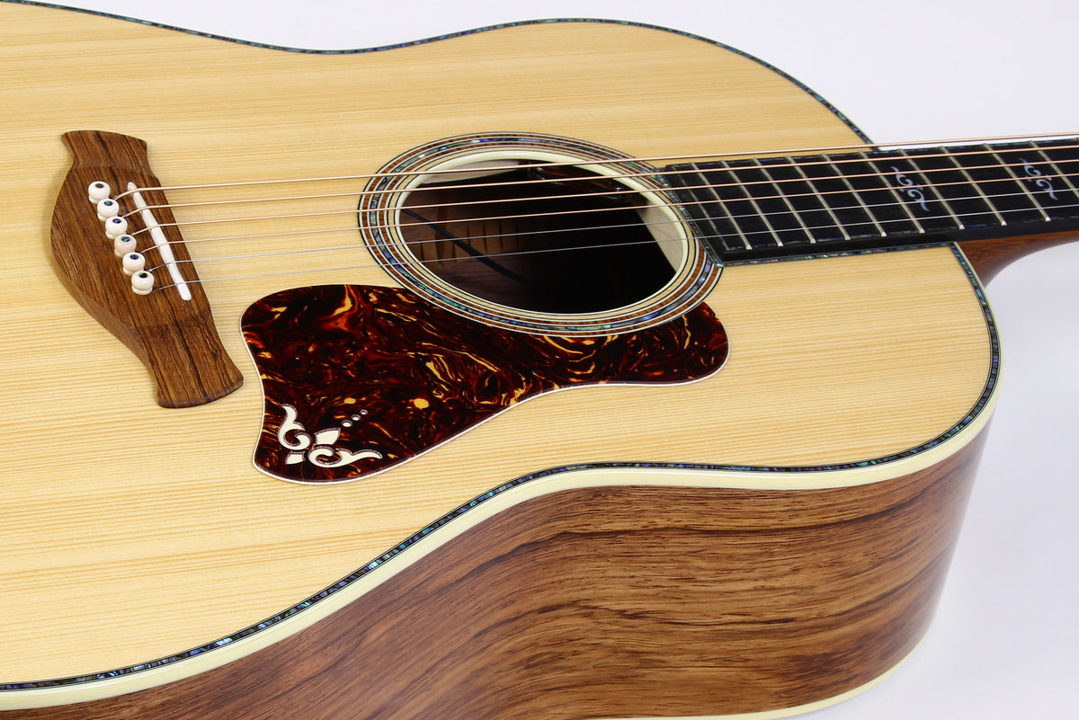 2026 Taylor Next Generation Gold Label 917E Grand Pacific Torrefied Adirondack Top Honduran Rosewood Back Sides