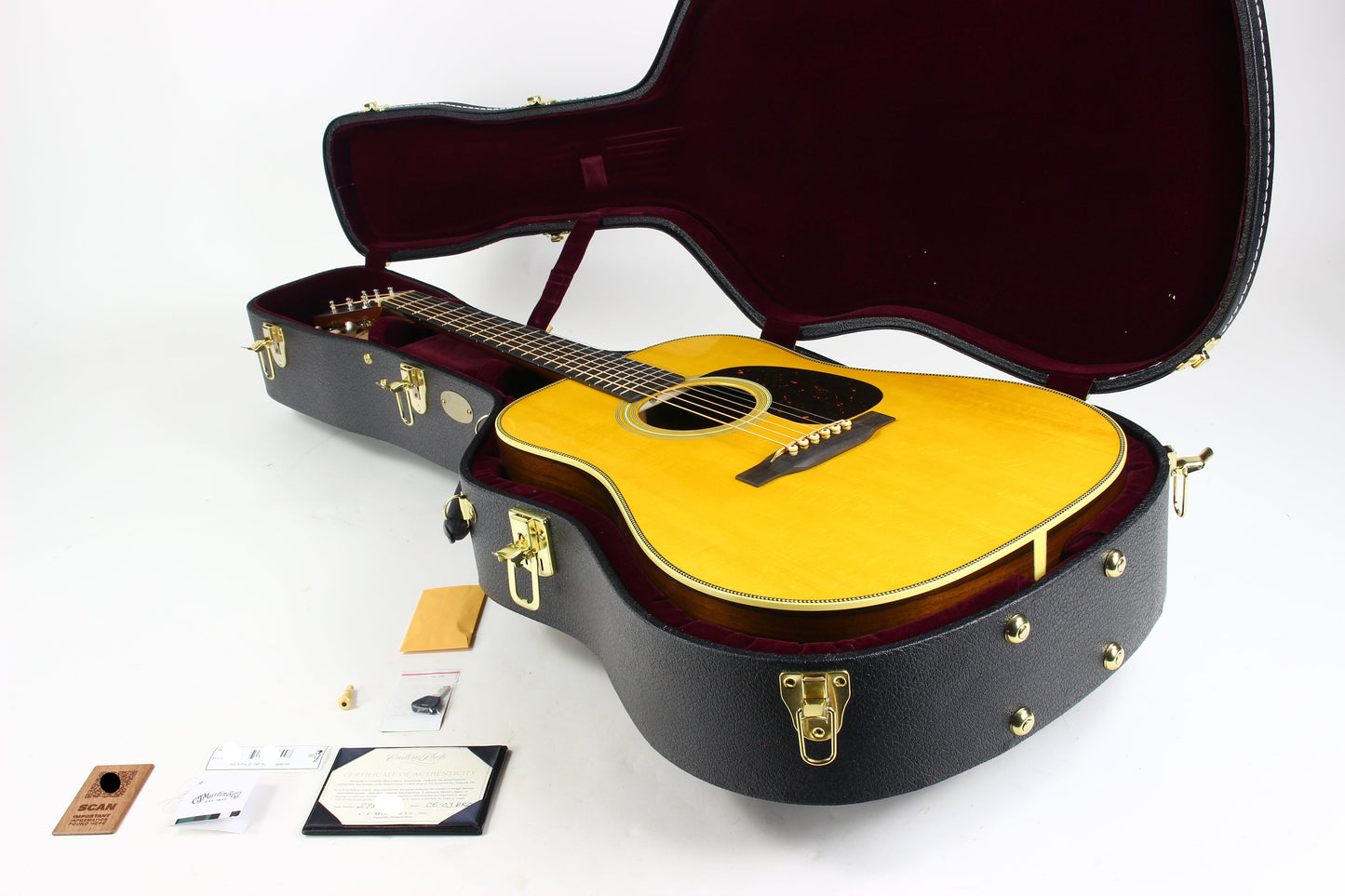 Martin Custom Shop BRAZILIAN ROSEWOOD Authentic D-28 1937 Stage 1 Aging CE-03BRZ Acoustic Guitar