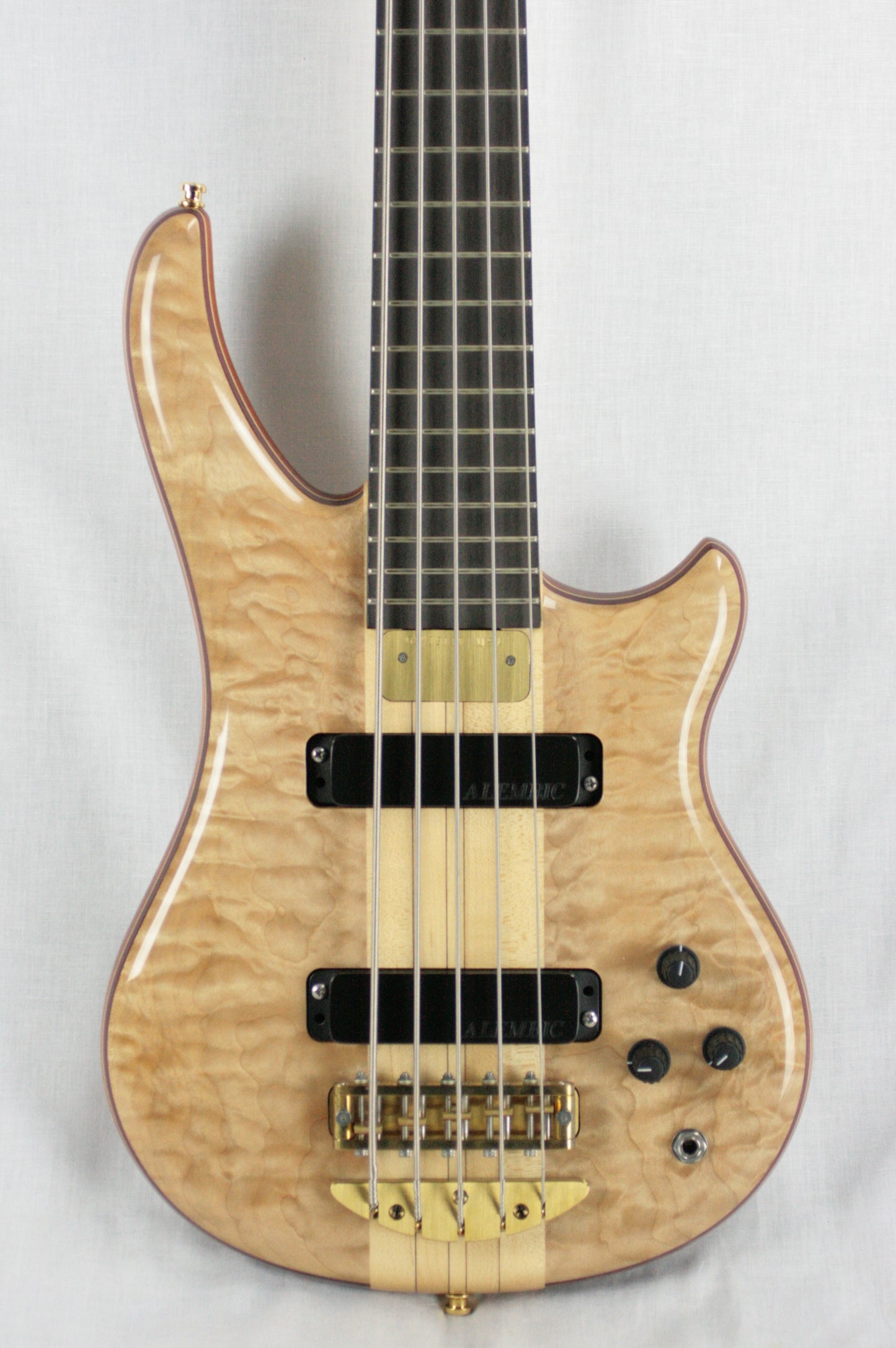 MINT 2003 Alembic Essence 5-String Bass Guitar! Beautiful Quilted Maple! europa