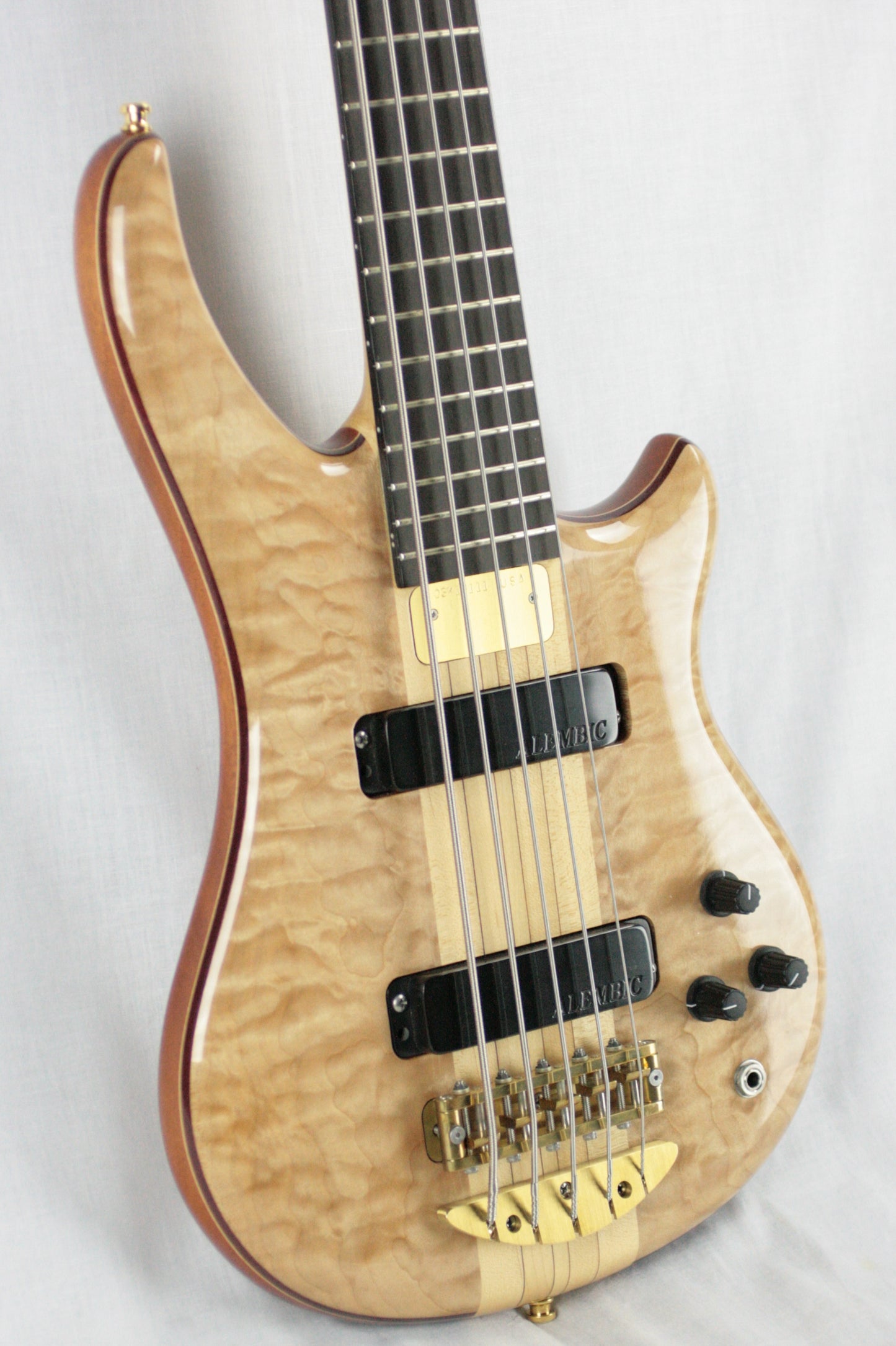 MINT 2003 Alembic Essence 5-String Bass Guitar! Beautiful Quilted Maple! europa