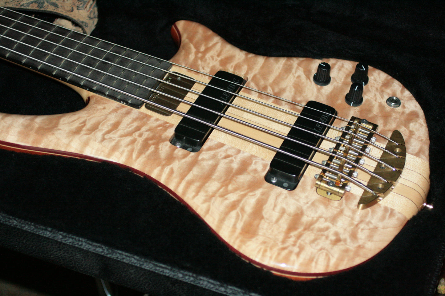 MINT 2003 Alembic Essence 5-String Bass Guitar! Beautiful Quilted Maple! europa