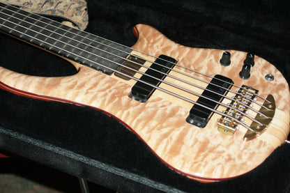 MINT 2003 Alembic Essence 5-String Bass Guitar! Beautiful Quilted Maple! europa