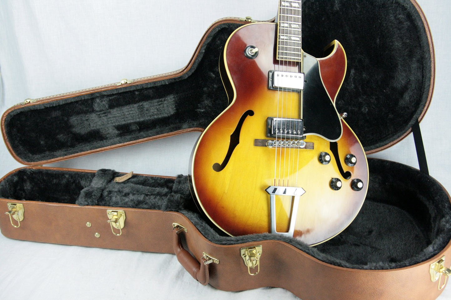 1969-1970 Gibson ES-175 Archtop Electric Guitar! Sunburst Finish, No Volute, Patent Sticker Pups!