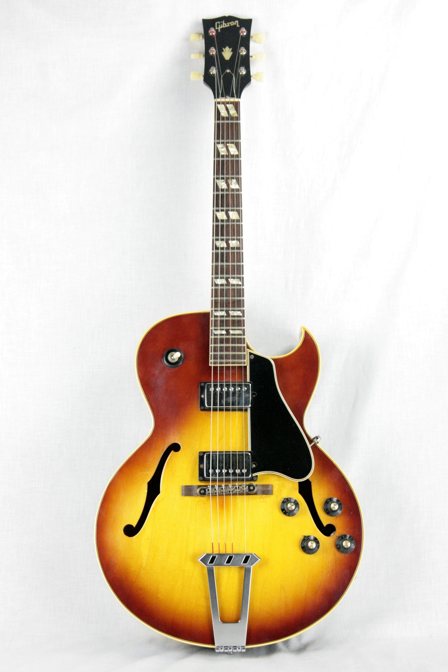 1969-1970 Gibson ES-175 Archtop Electric Guitar! Sunburst Finish, No Volute, Patent Sticker Pups!