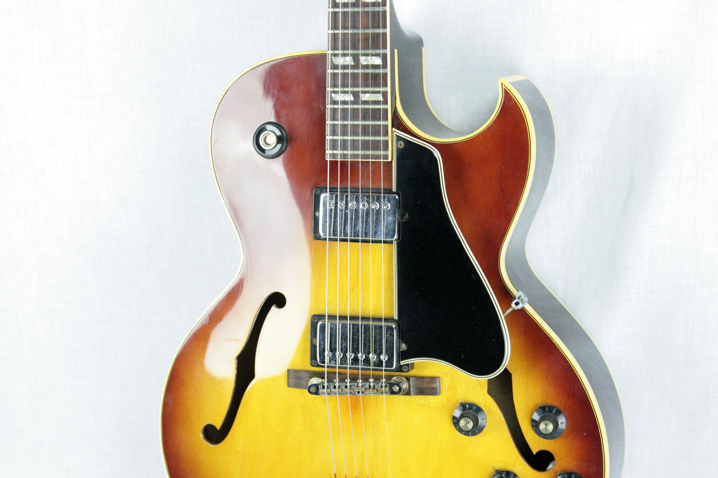 1969-1970 Gibson ES-175 Archtop Electric Guitar! Sunburst Finish, No Volute, Patent Sticker Pups!