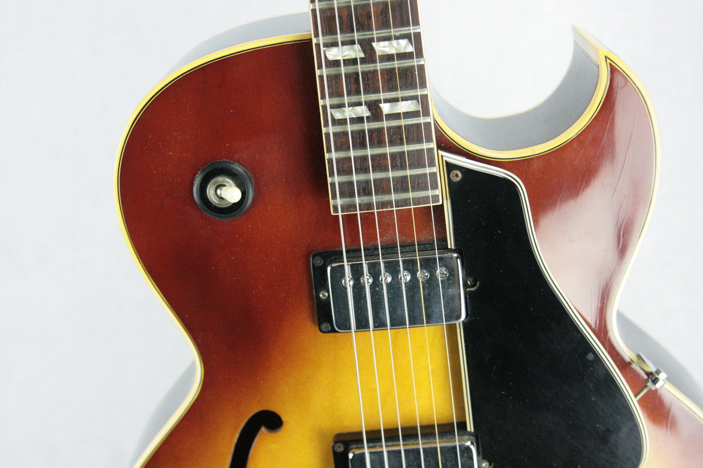 1969-1970 Gibson ES-175 Archtop Electric Guitar! Sunburst Finish, No Volute, Patent Sticker Pups!