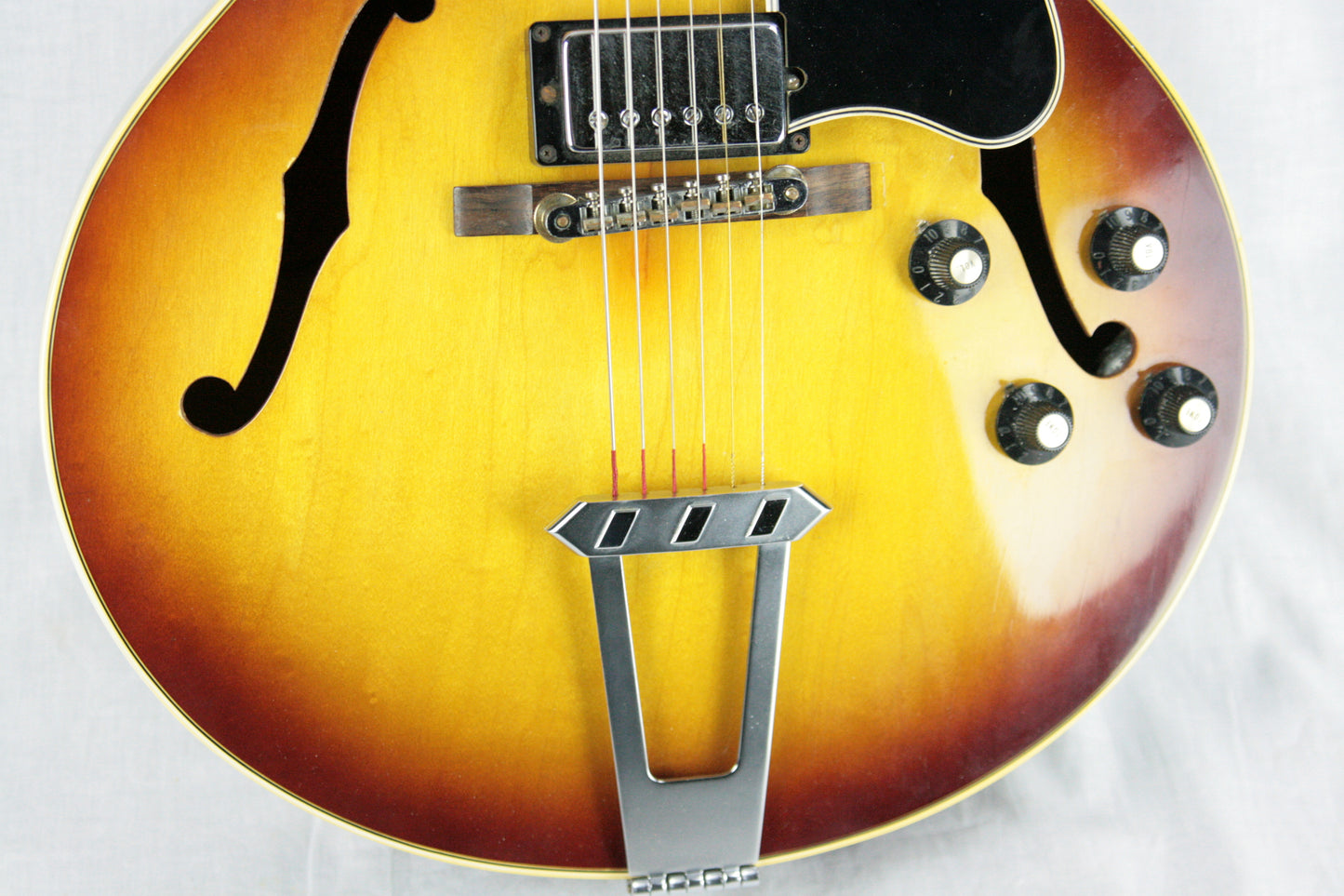 1969-1970 Gibson ES-175 Archtop Electric Guitar! Sunburst Finish, No Volute, Patent Sticker Pups!