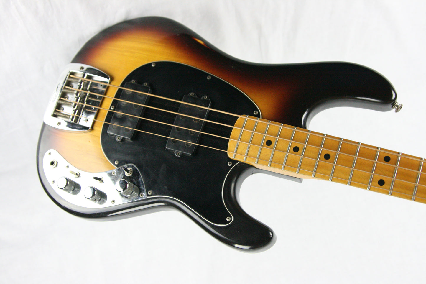 1979 MusicMan Sabre Bass Sunburst w/ OHSC! Pre-EB Ernie Ball 3-bolt, Maple Neck! Stingray