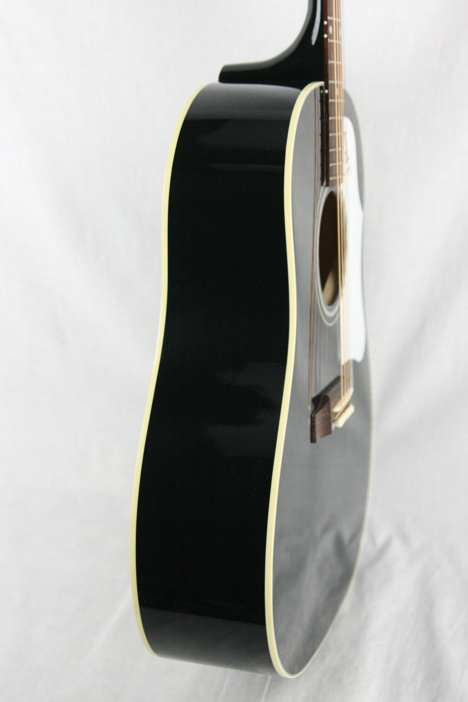 1960's Gibson Custom Shop Limited Edition J-45 BLACK! White 1960's Gibson Custom Shop Limited Edition J-45 BLACK! White